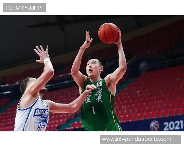 科塔全力以赴创生涯新高20个篮板8投3中斩获6分展现拼搏精神